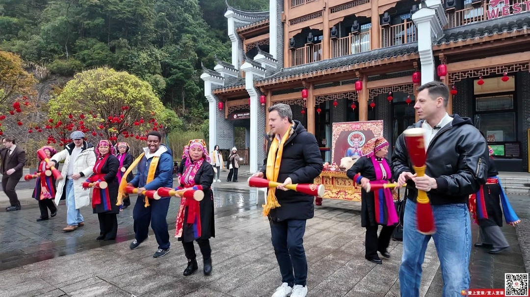 湖南日报一版关注丨郴州入境游乘风起势:上半年接待入境游客8.14万人次,入境团队同比增长近100%