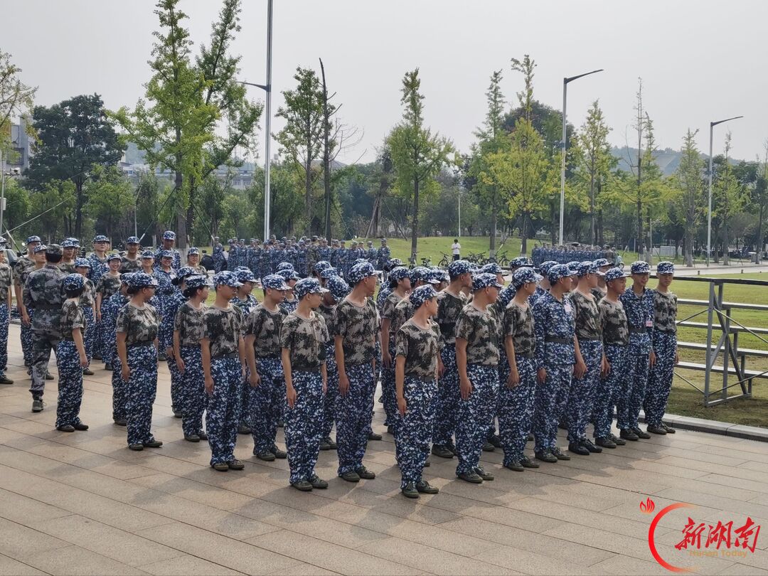 青春正步走丨军训磨砺新兵,锤炼锻造利刃——湘潭大学化工学校新生军训