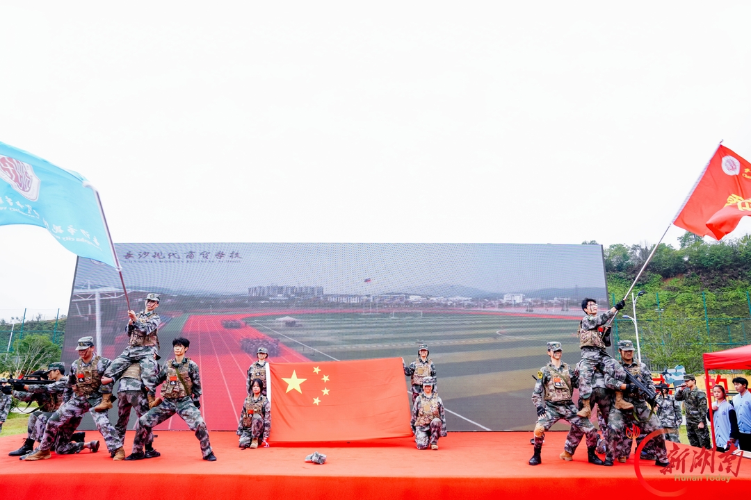 9棒火炬接力，望城少年共上“行走的国防课”