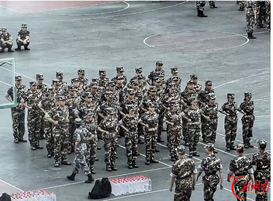 青春正步走|棍影砺初心 迷彩淬少年成长路