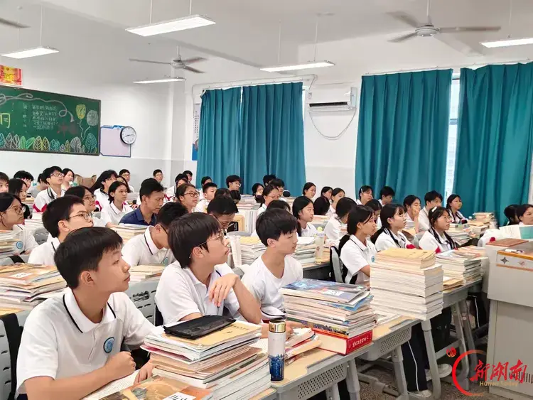 研思文本 聚力同行——李红利高中语文网络工作室2026年送教共研暨培训活动纪实