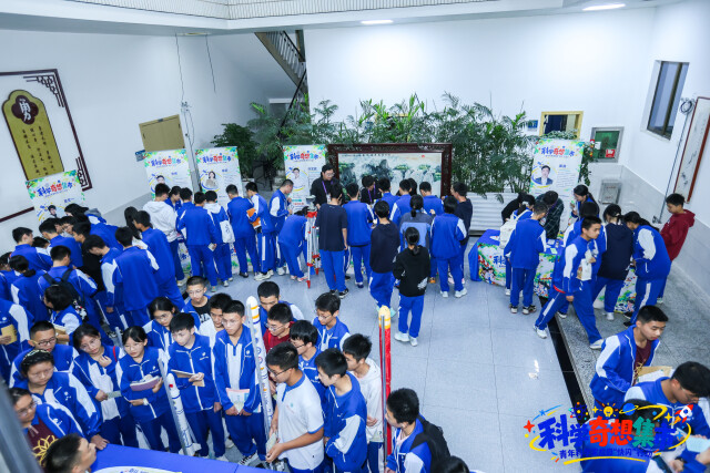 青年科学家当“摊主”, “科学奇想集市”走进湖南师大附中
