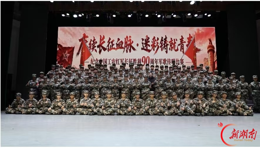 青春正步走丨砺刃训练场,迷彩淬炼少年担当