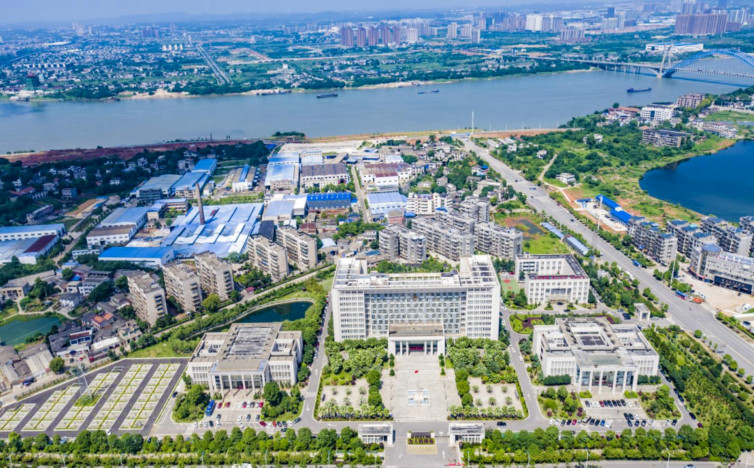 岳塘区两会开幕 擘画社会主义现代化首善岳塘新图景