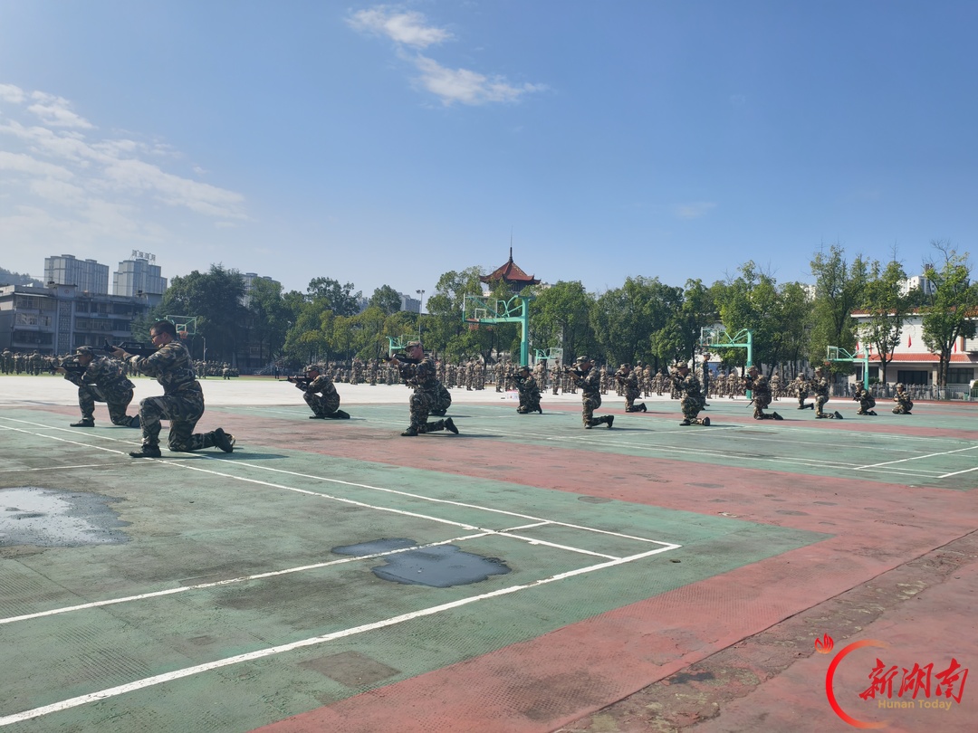 青春正步走｜驻足观迷彩，青春接力行