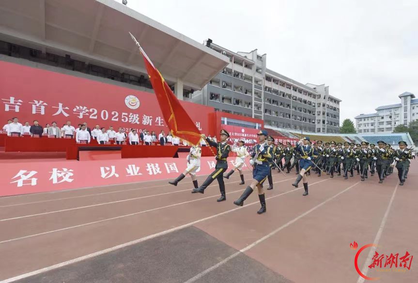 青春正步走|迷彩方阵耀赛场,青春砺兵启新程