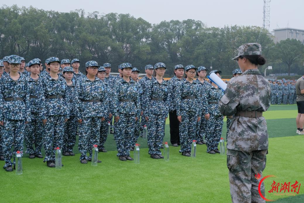 青春正步走丨迷彩凝锐气，求知踏新程