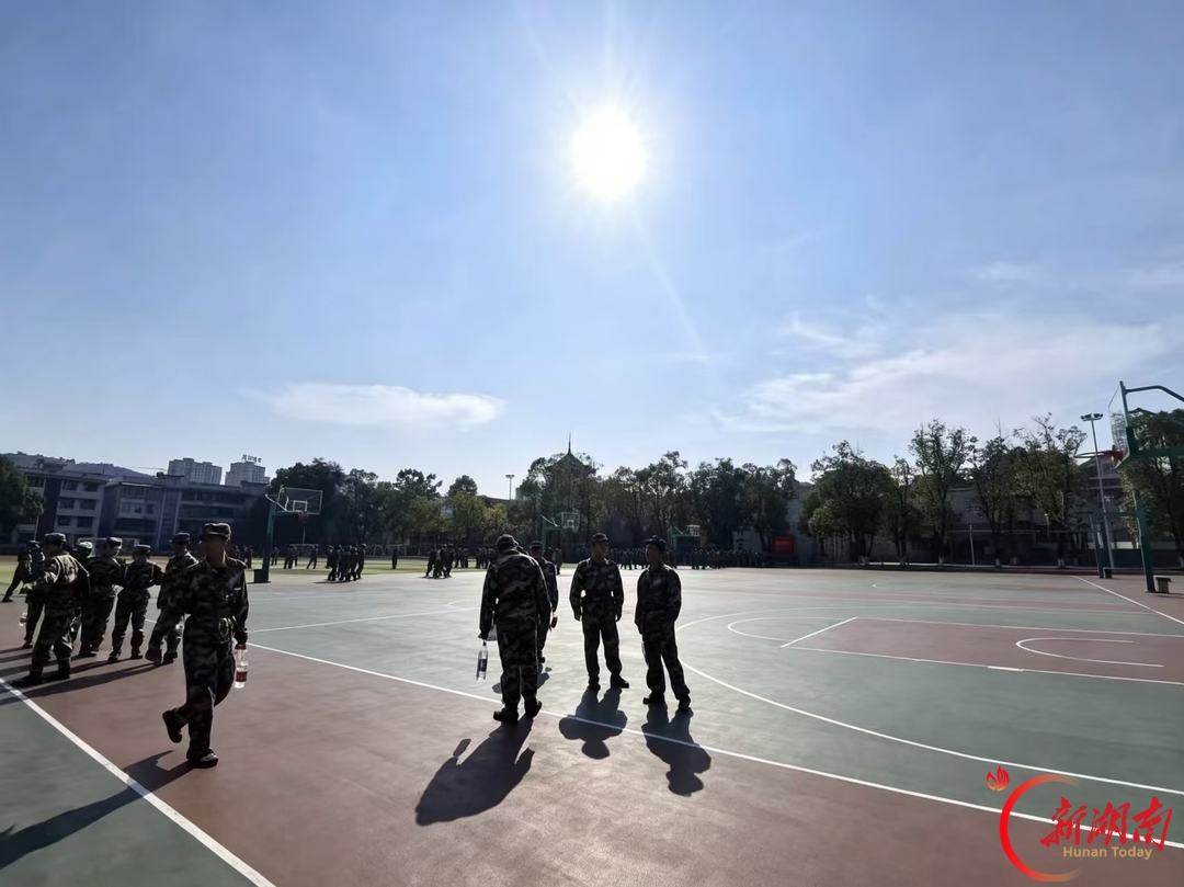 青春正步走丨一帧迷彩,一段青春