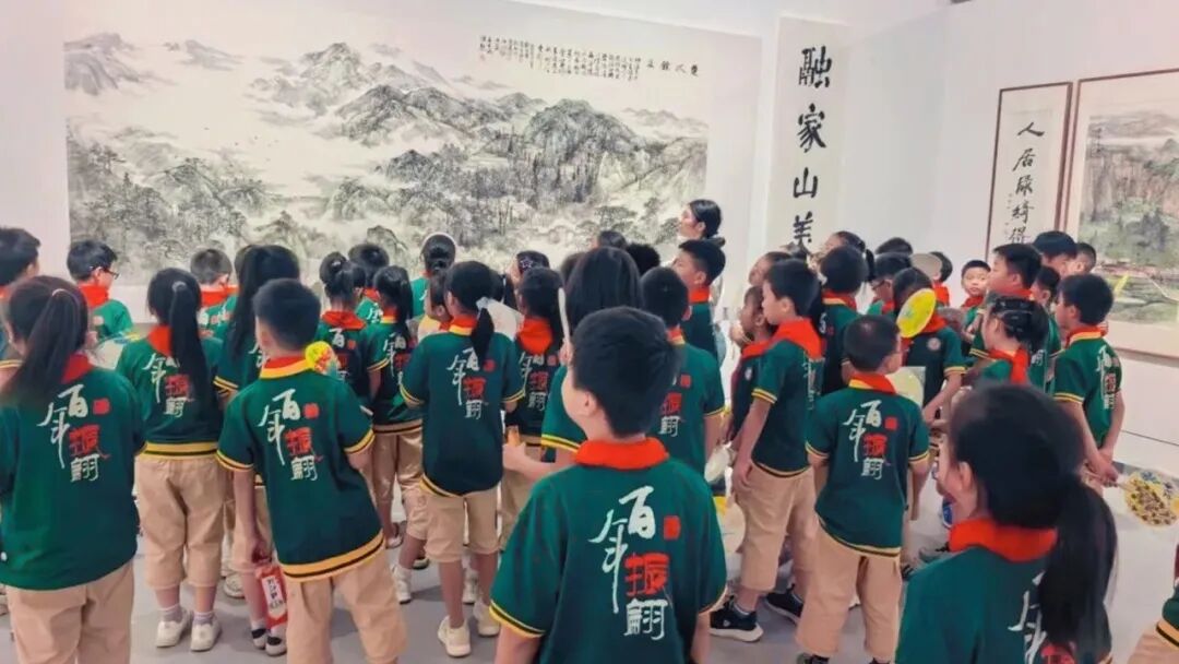 穿行一城街巷 邂逅娄星万般风采