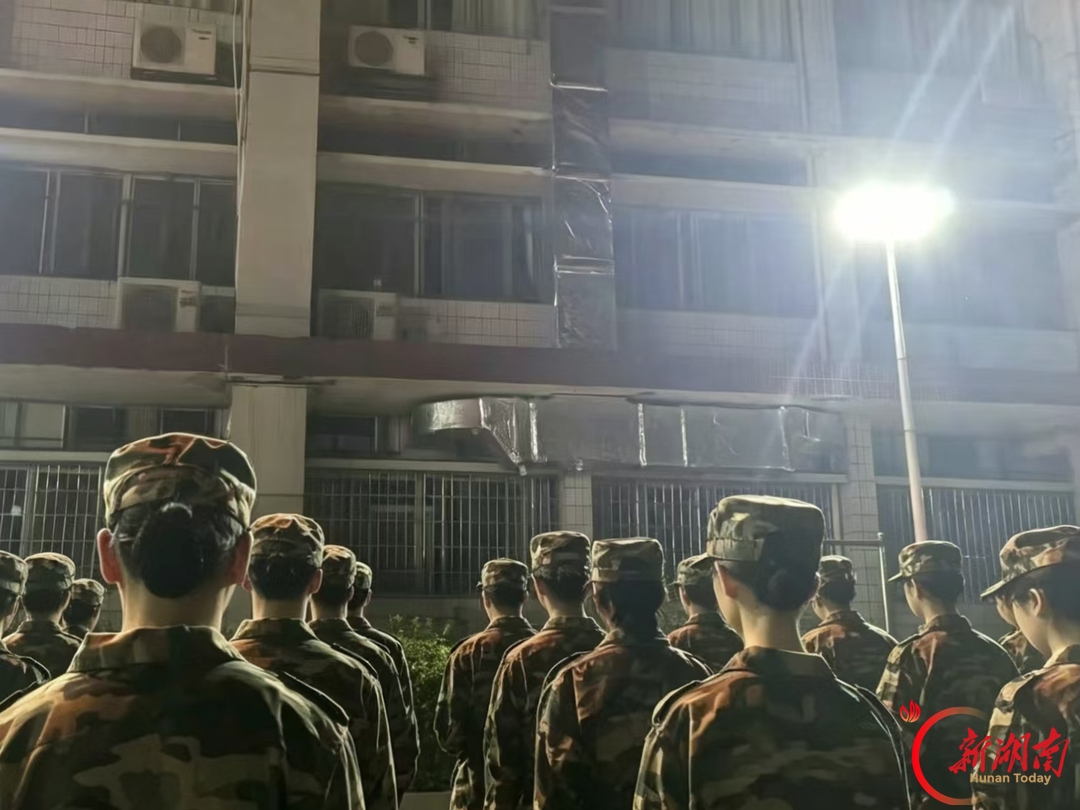 青春正步走丨一帧迷彩,一段青春