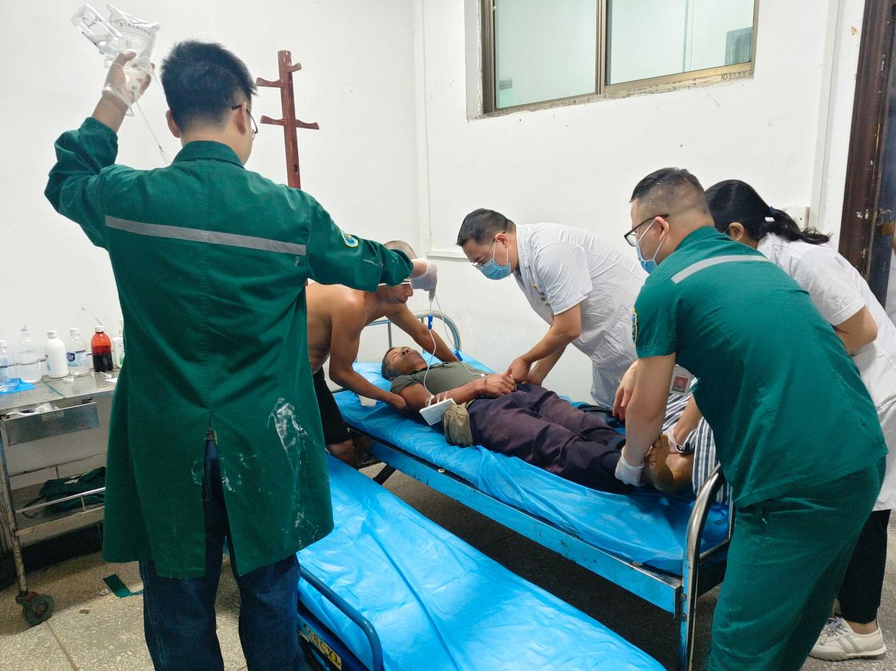 道县清塘镇卫生院:畅通转诊绿色通道 成功救治危重蜂蜇伤患者
