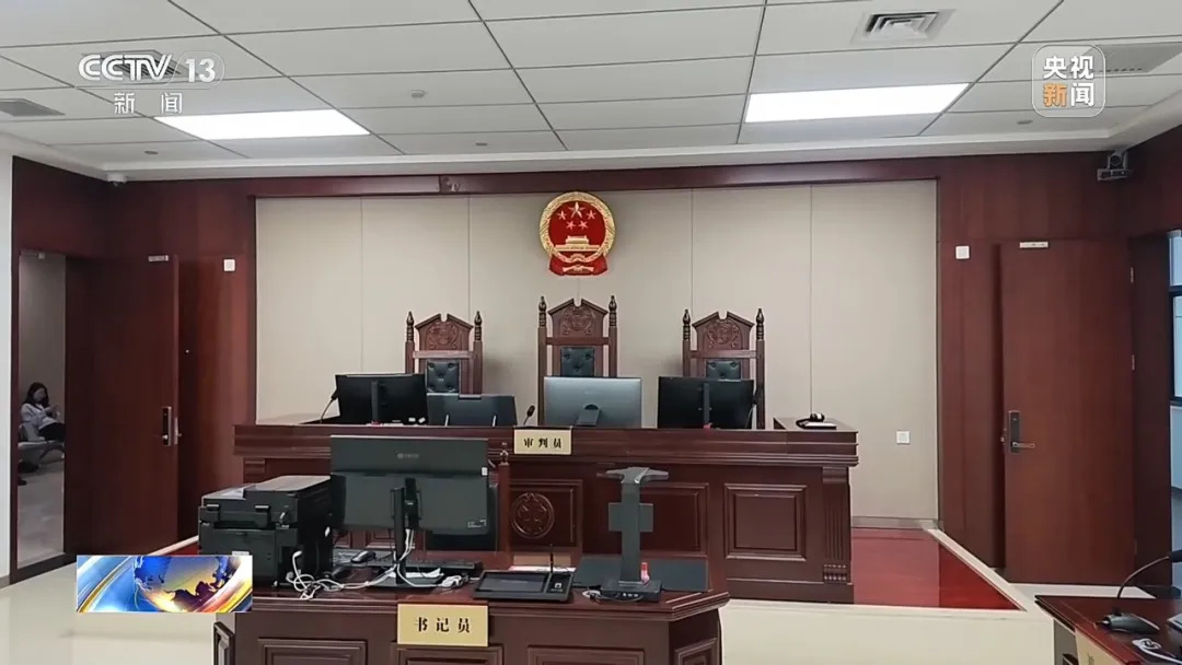 妈妈起诉游戏公司要求返还孩子的充值,工作人员多退33627.6元,她不肯退回还伪造了AI录音,法院判了!