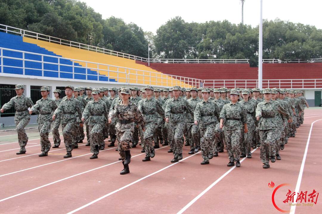 青春正步走｜迷彩砺初心，青春启新程