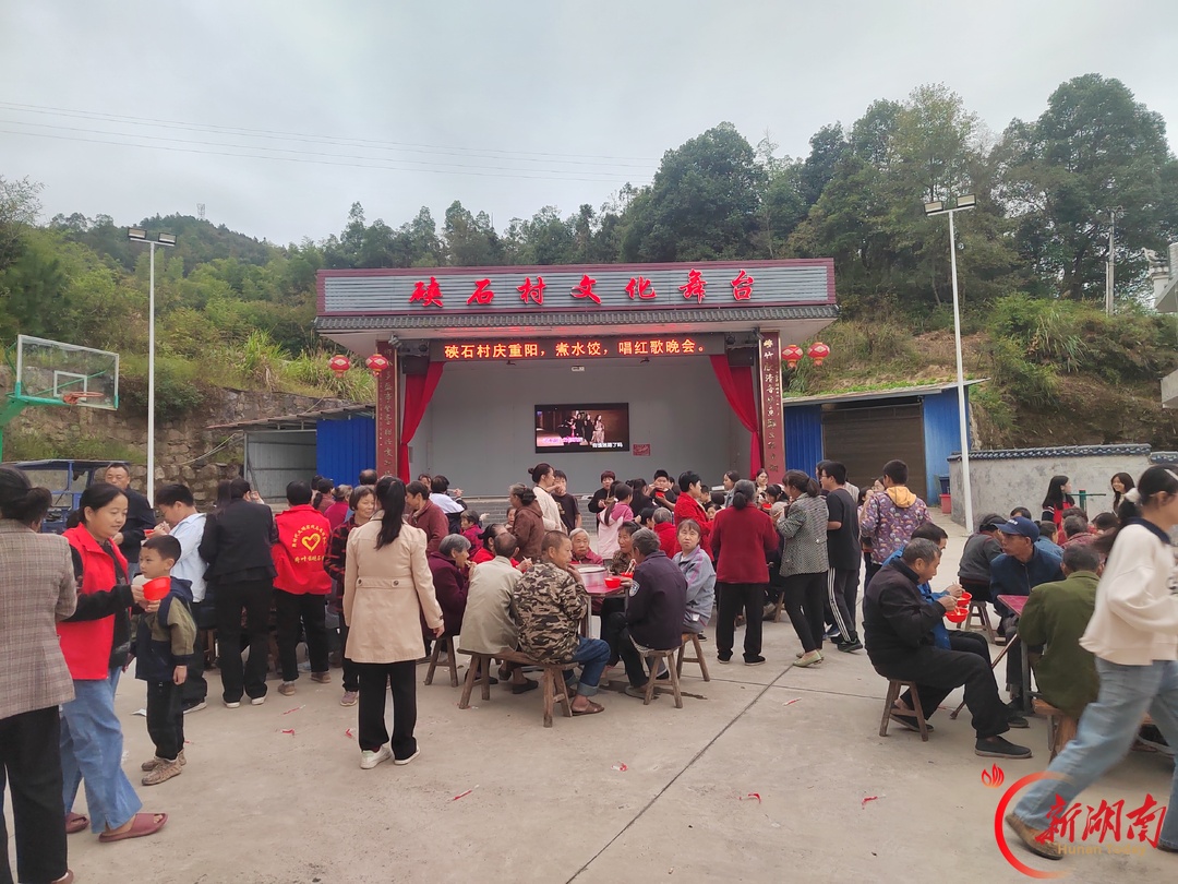 饺子飘香迎重阳 敬老情浓聚人心