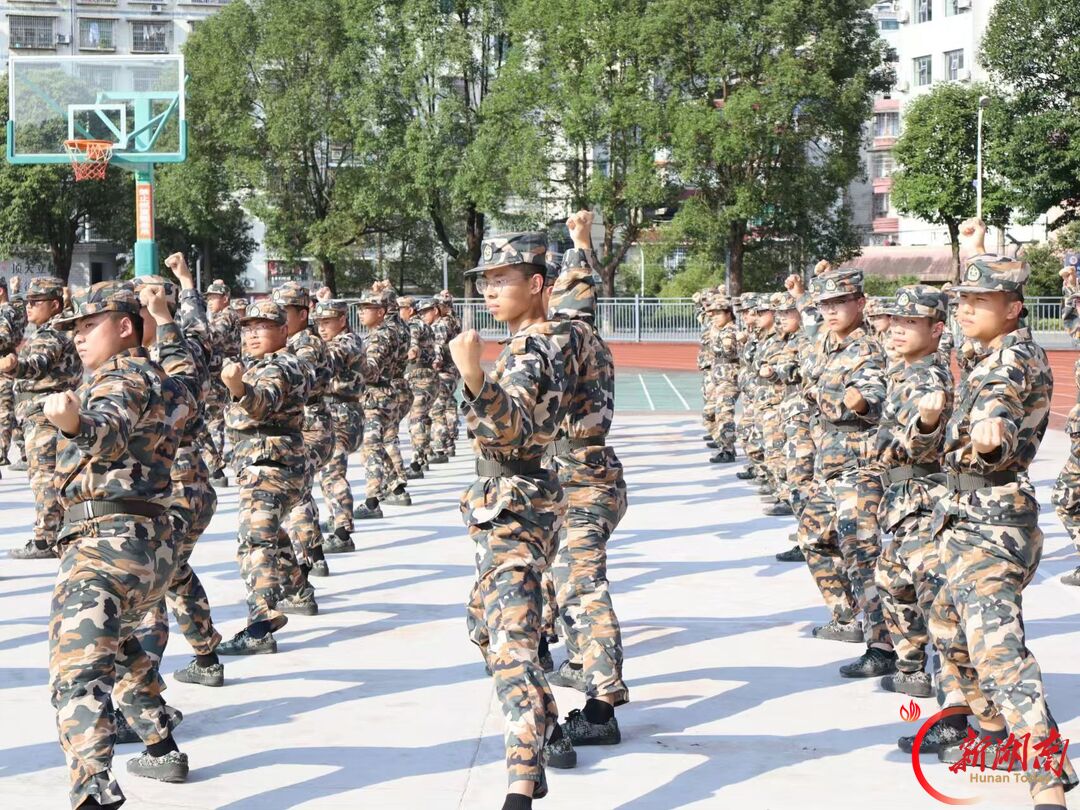青春正步走丨以微光聚星河，以同心筑青春