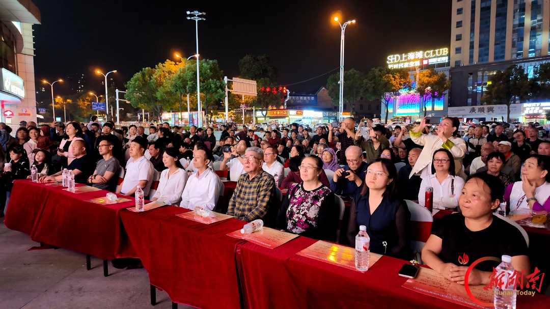 双清区送戏下乡暨民族团结进步文艺汇演热闹上演