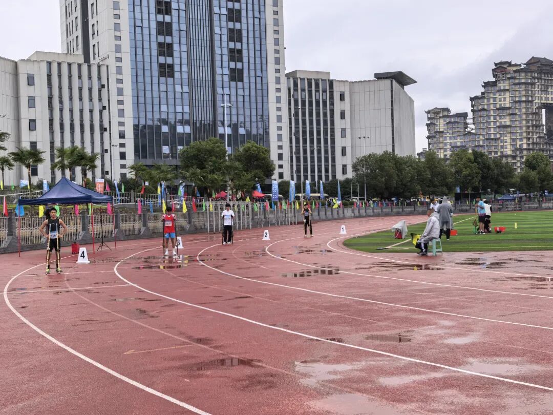 三湘石榴红·逐梦张家界⑭丨湖南省第十一届少数民族传统体育运动会高脚竞速项目开赛
