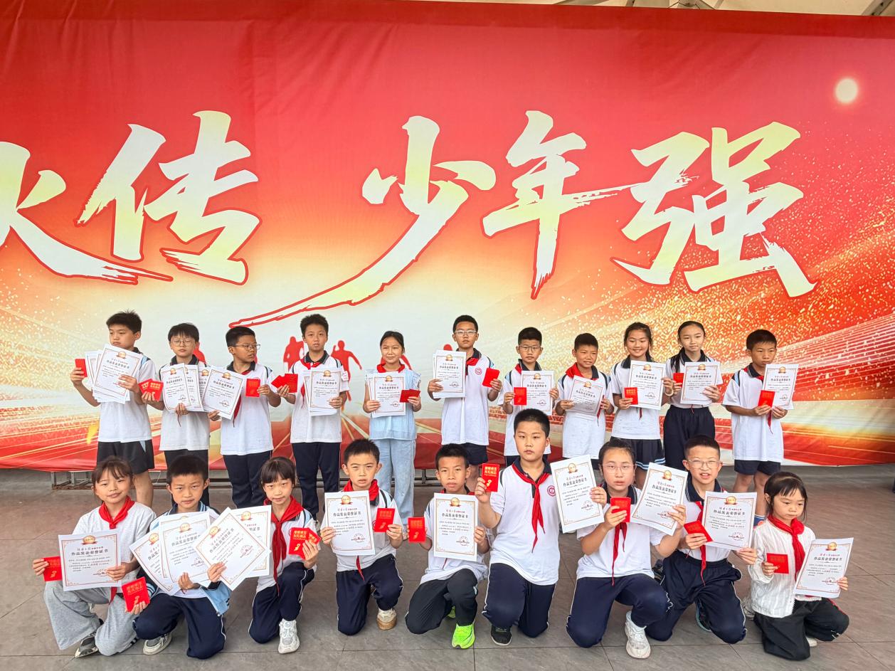 以行求知，以笔写心——长沙市一中云龙实验学校湖南日报全媒小记者这一年