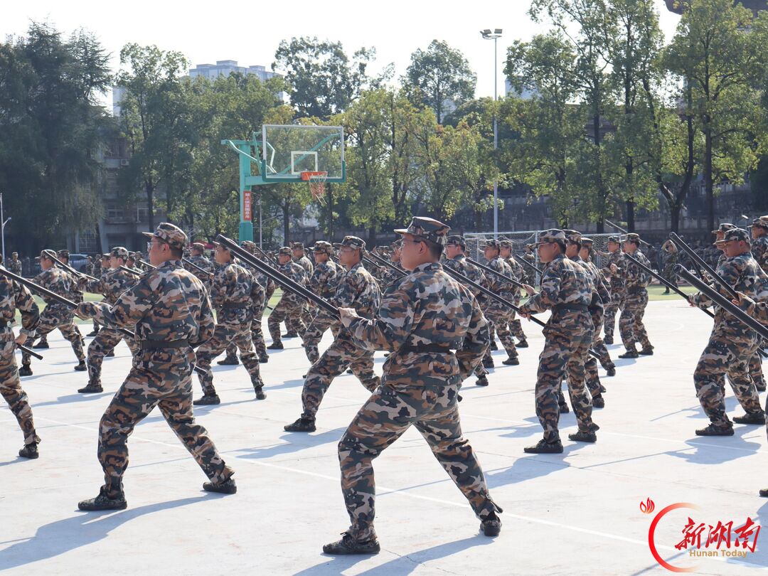青春正步走丨烈日之外,我读懂军训的另一重意义