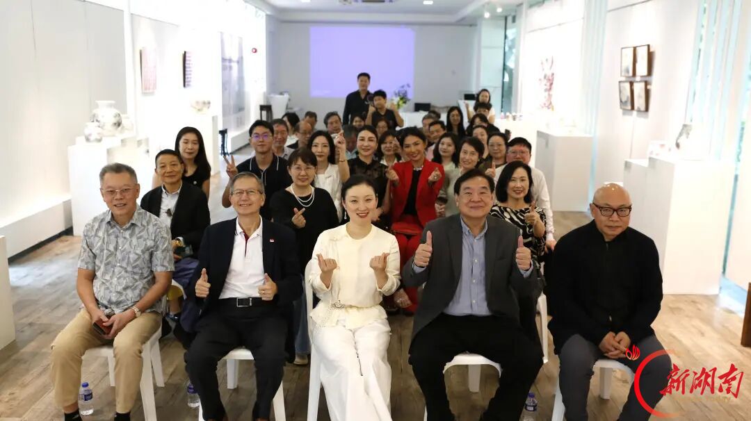 醴陵釉下五彩瓷闪耀新加坡 展现东方瓷韵之美