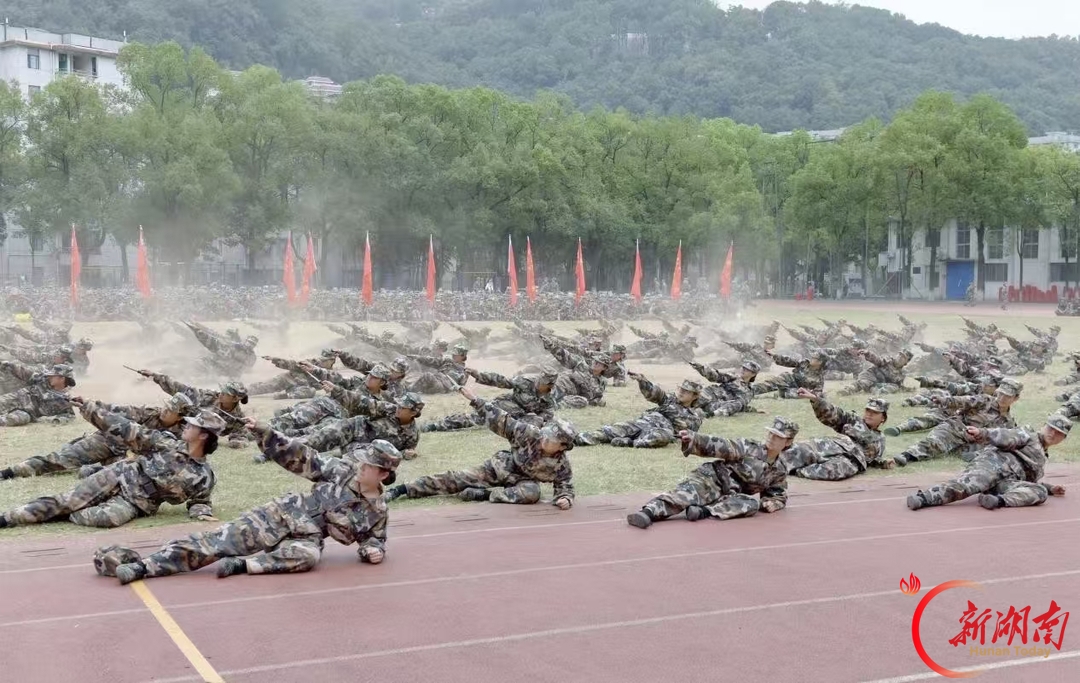 青春正步走|迷彩方阵耀赛场,青春砺兵启新程