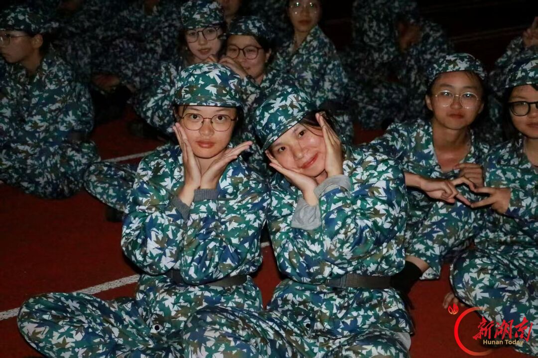 青春正步走丨迷彩淬炼初心,陪伴见证蜕变