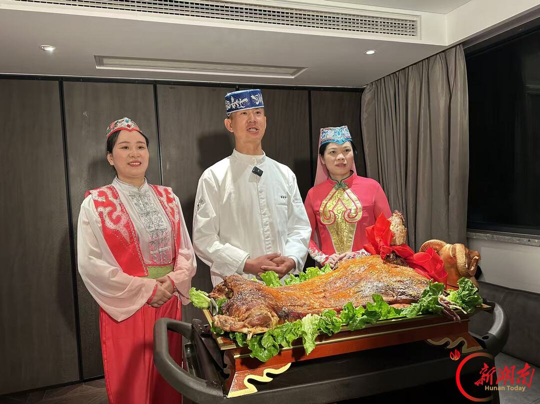 金秋寻味② | 植物美学湘菜馆里,赴一场塞上烤羊宴