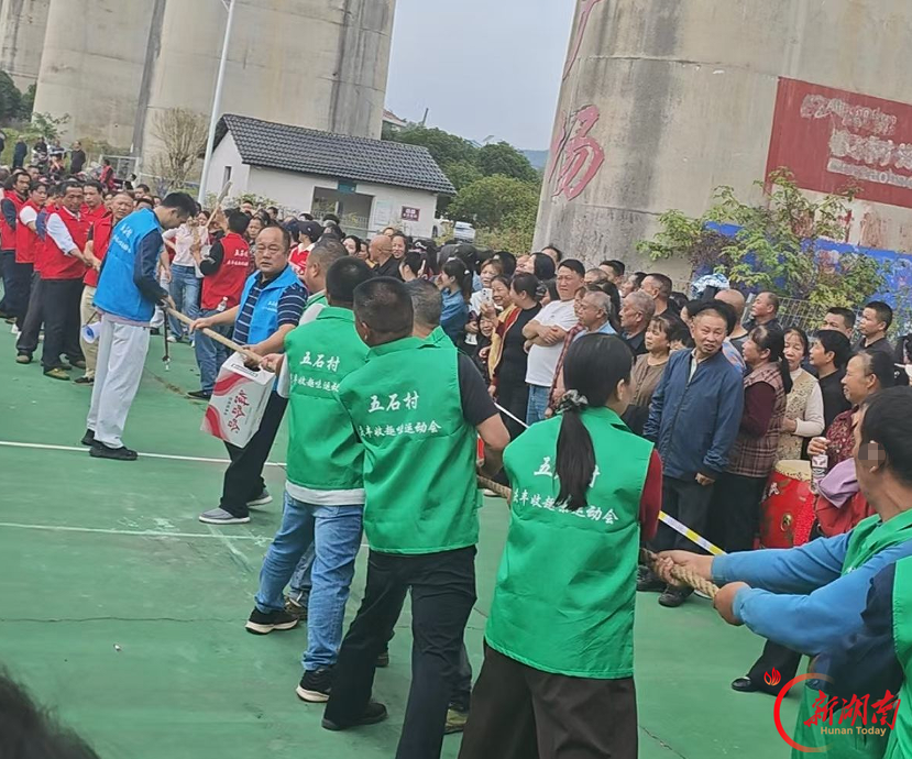 醴陵市枫林镇五石村举办农民趣味运动会 农趣竞技共享丰收喜悦