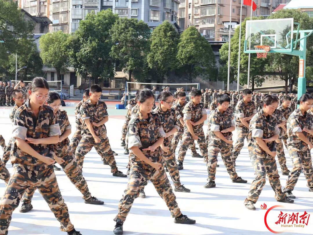青春正步走丨以微光聚星河，以同心筑青春