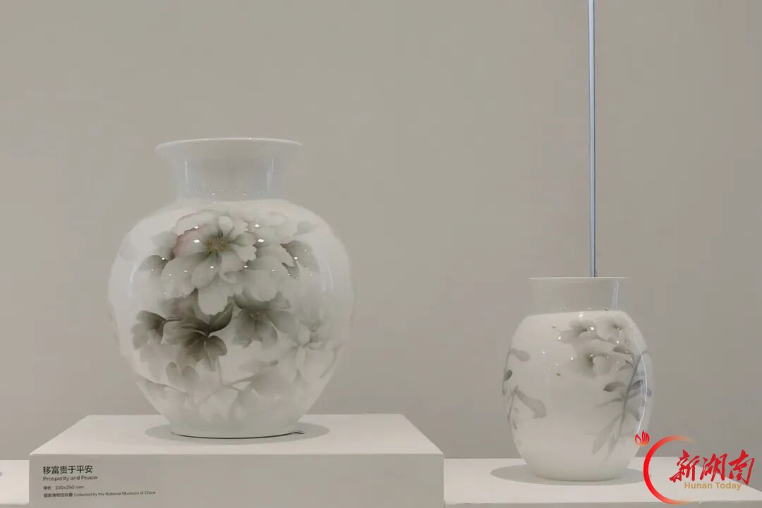 醴陵釉下五彩瓷闪耀新加坡 展现东方瓷韵之美