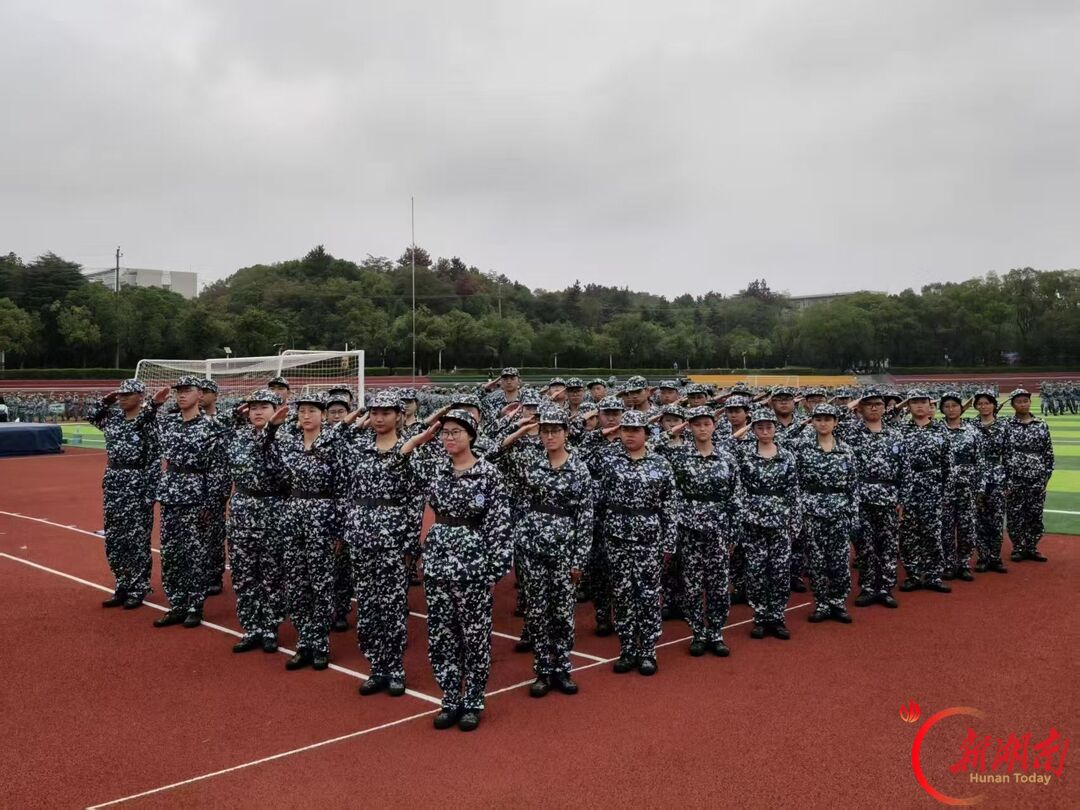 青春正步走丨迷彩淬炼初心,陪伴见证蜕变