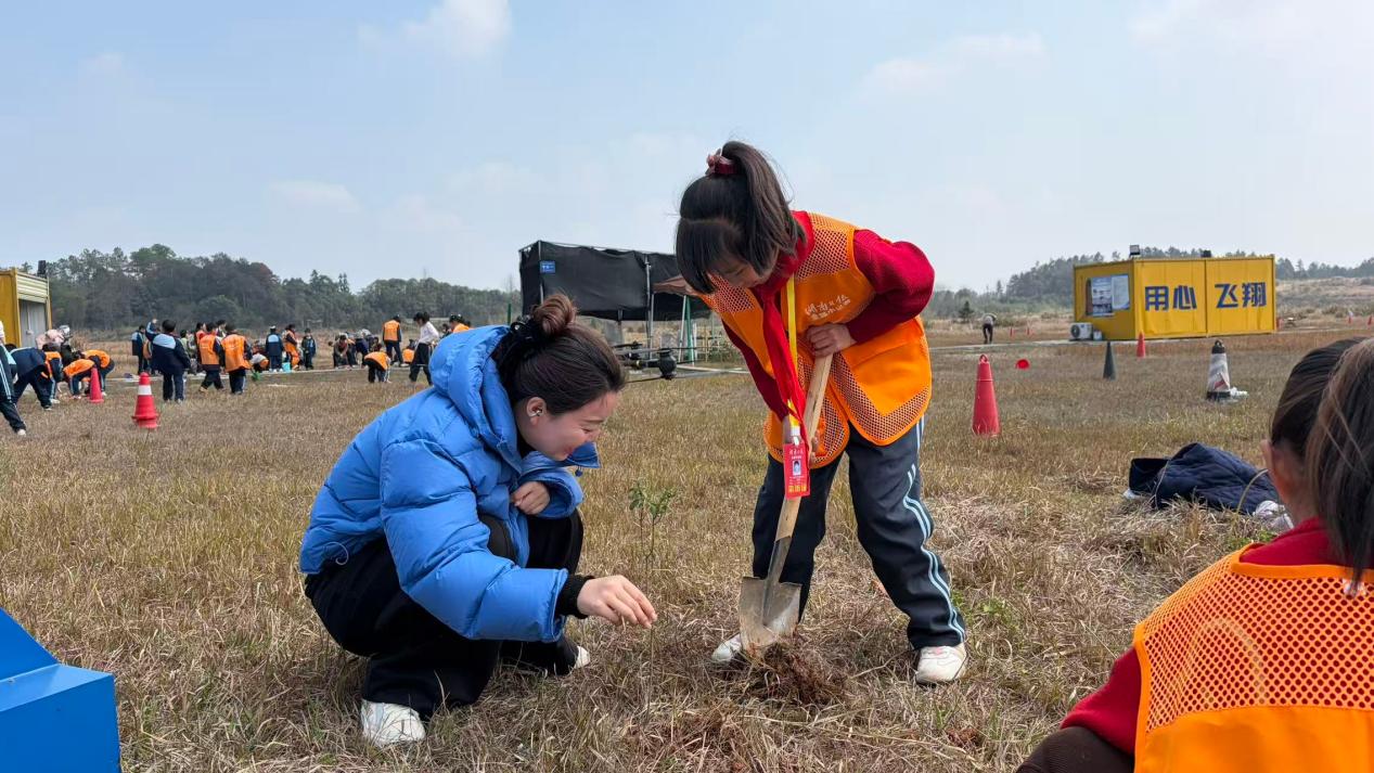 以行求知，以笔写心——长沙市一中云龙实验学校湖南日报全媒小记者这一年