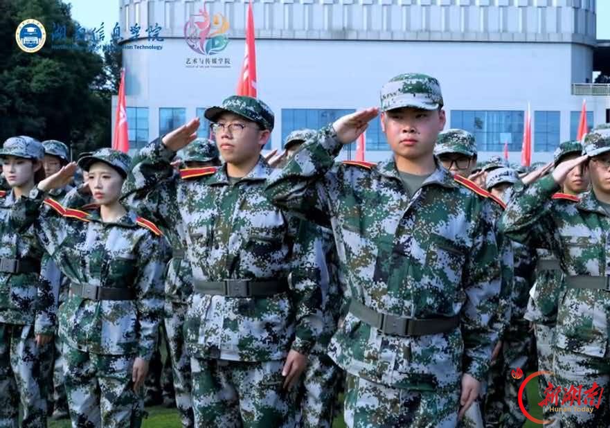 青春正步走|烈日铸军魂,青春正当时