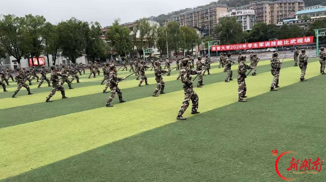 青春正步走|棍影砺初心 迷彩淬少年成长路