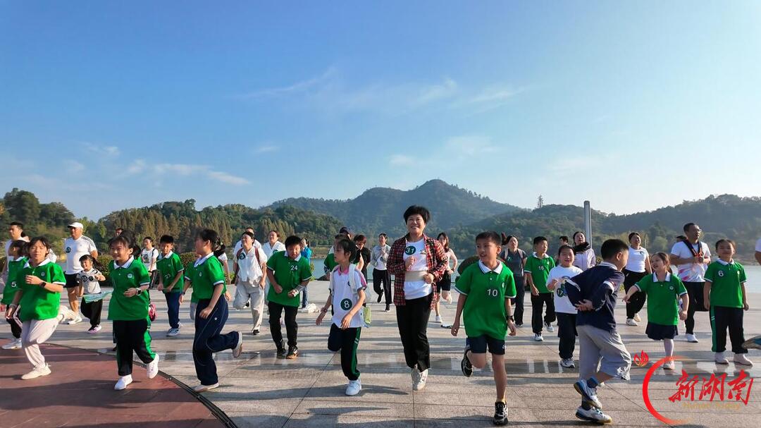 长沙高新区博才云时代小学云森林亲子跑团开启晨跑之约