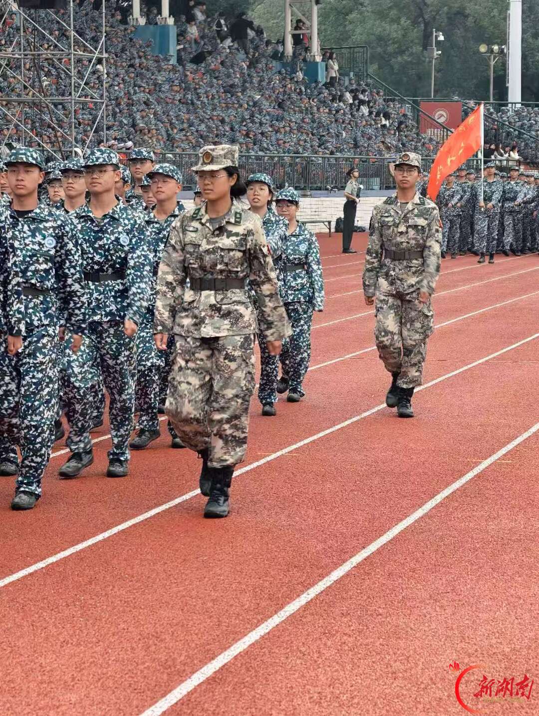 青春正步走|以热忱带队 以严训砺锋芒