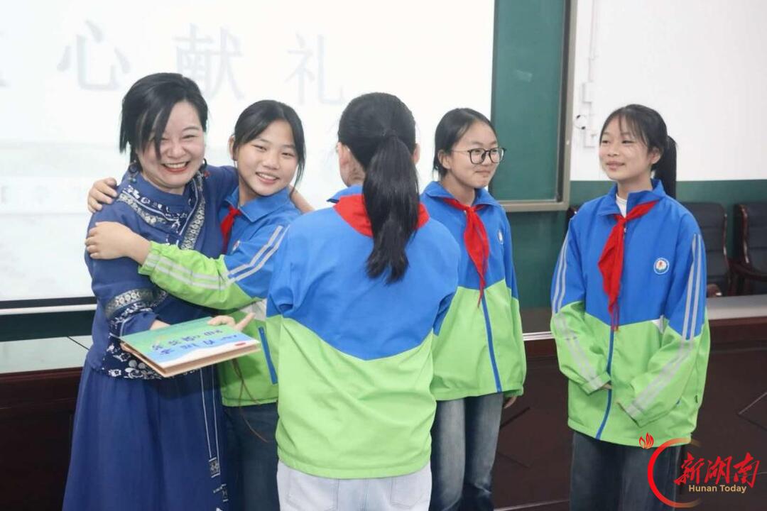 龙山县第六小学：和作家面对面 与好书肩并肩
