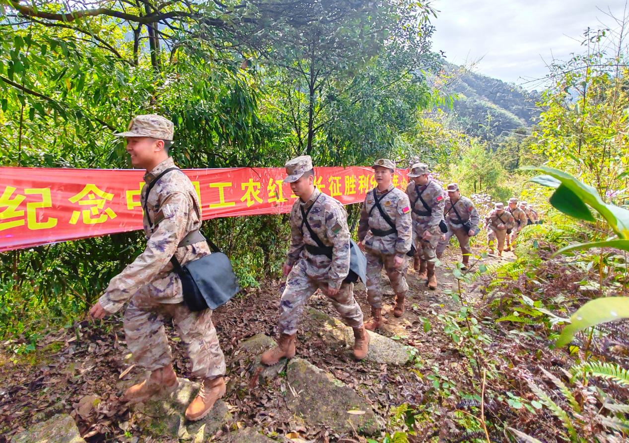 新宁：重走长征路  笃行践初心