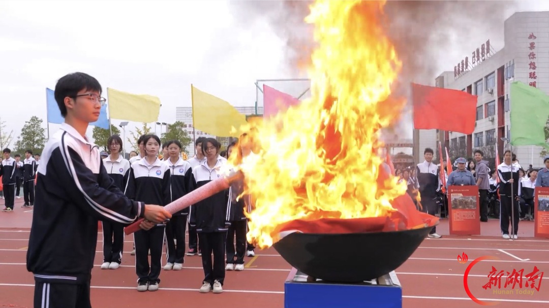 耒阳市五里牌中学纪念长征胜利90周年第五届健身运动会开幕