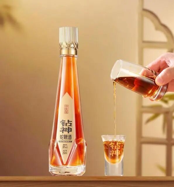 湖南中医堂携“钻神”蛇酒系列产品亮相长沙银发产业博览会 传统养生酒布局银发赛道
