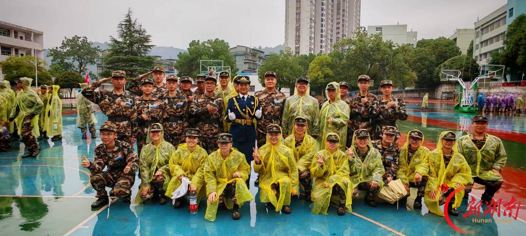 青春正步走｜风雨护国旗，赤心向祖国
