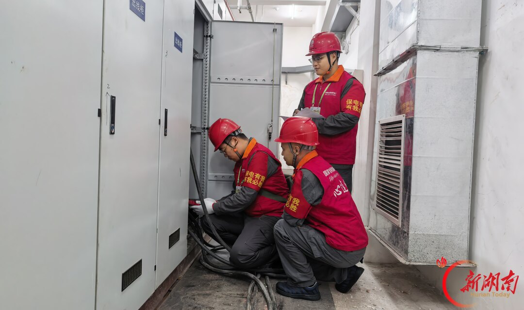三湘石榴红·逐梦张家界㉖丨国网张家界供电公司：保电间隙，他化身赛事讲解员