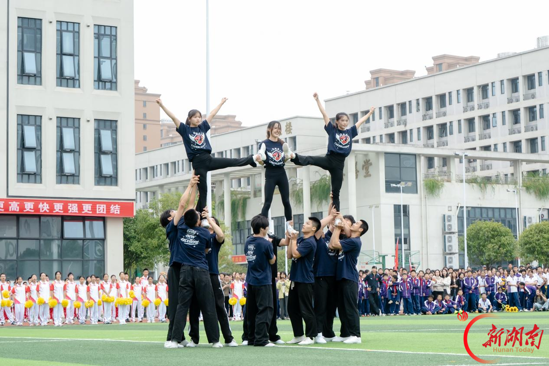 少年畅跑，老师“赶猪”，湘潭九华江声中学校运会乐翻天！