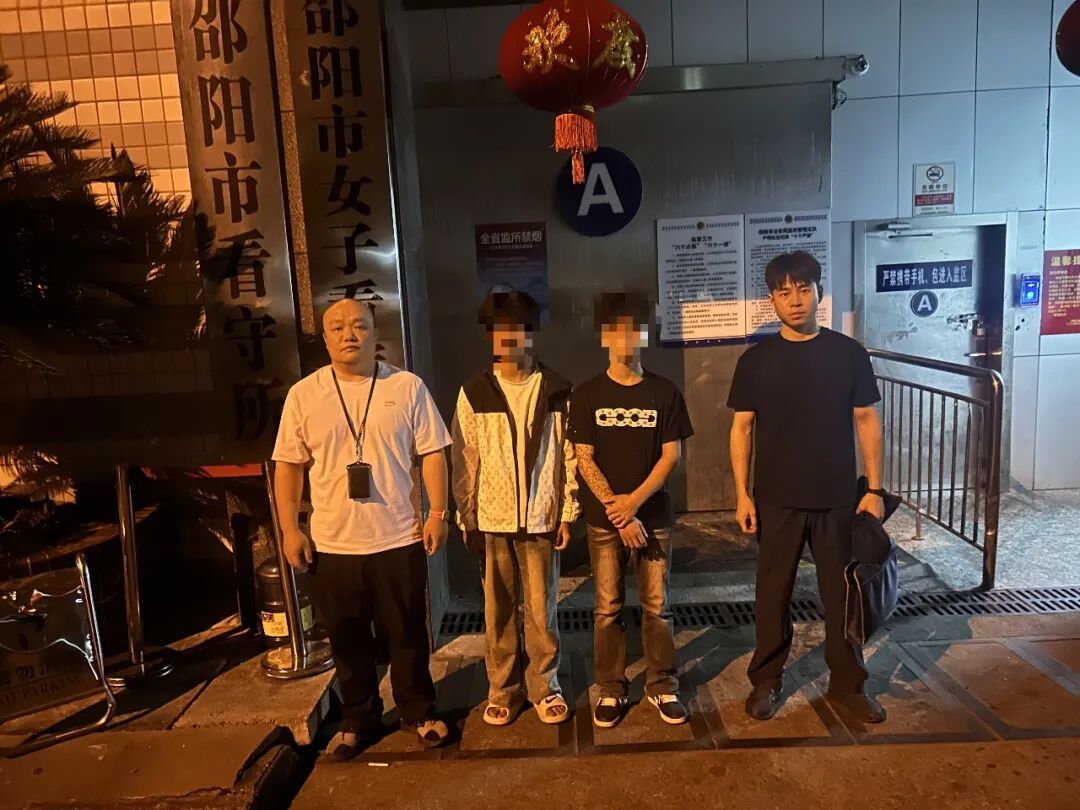 沿路拉车门“碰运气”偷财物?2名嫌疑人落网