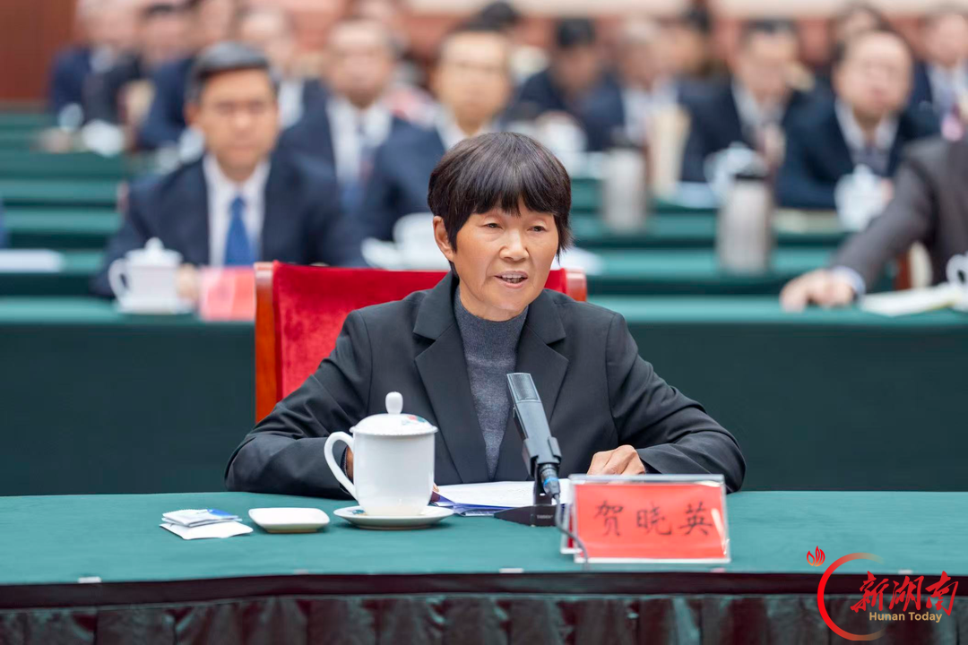 贺晓英：他们把命交给了国家，我照顾他们算得了什么？