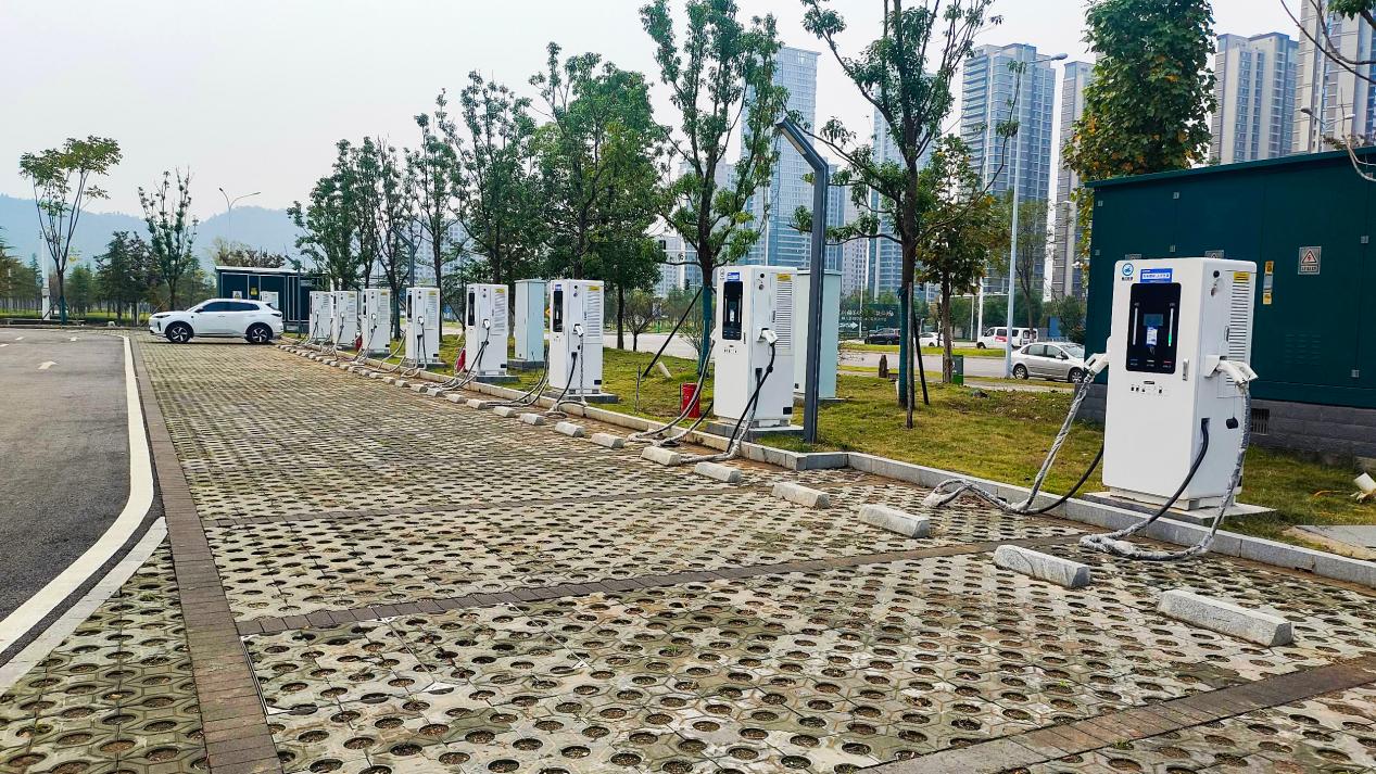 补能再添新阵地！梅溪湖金菊路、中塘光储充电站开业运营
