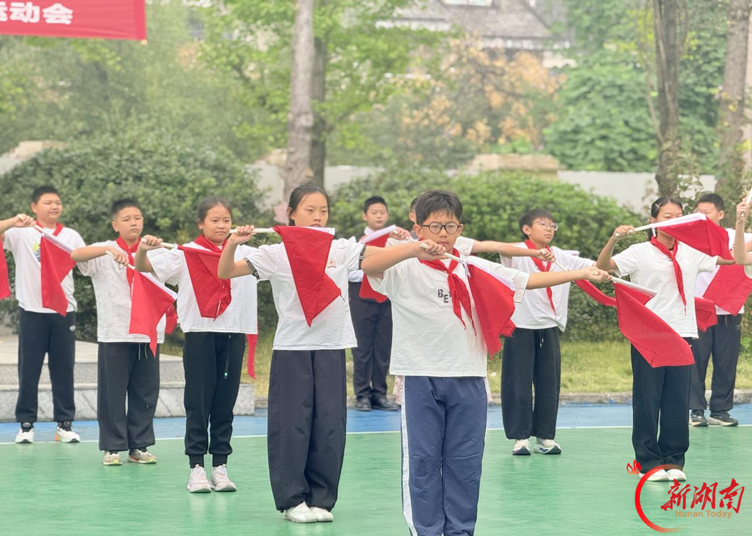薪火传征程,运动竞芳华——株洲市芦淞区莲塘小学举行纪念长征胜利90周年主题运动会
