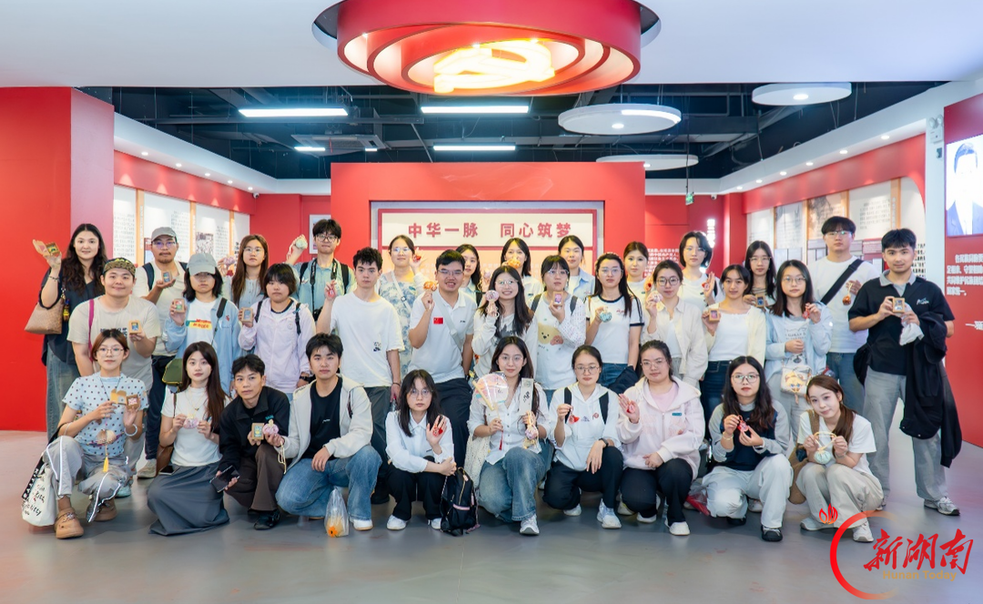 湘潭大学“红石榴”走进湖南雨花非遗馆