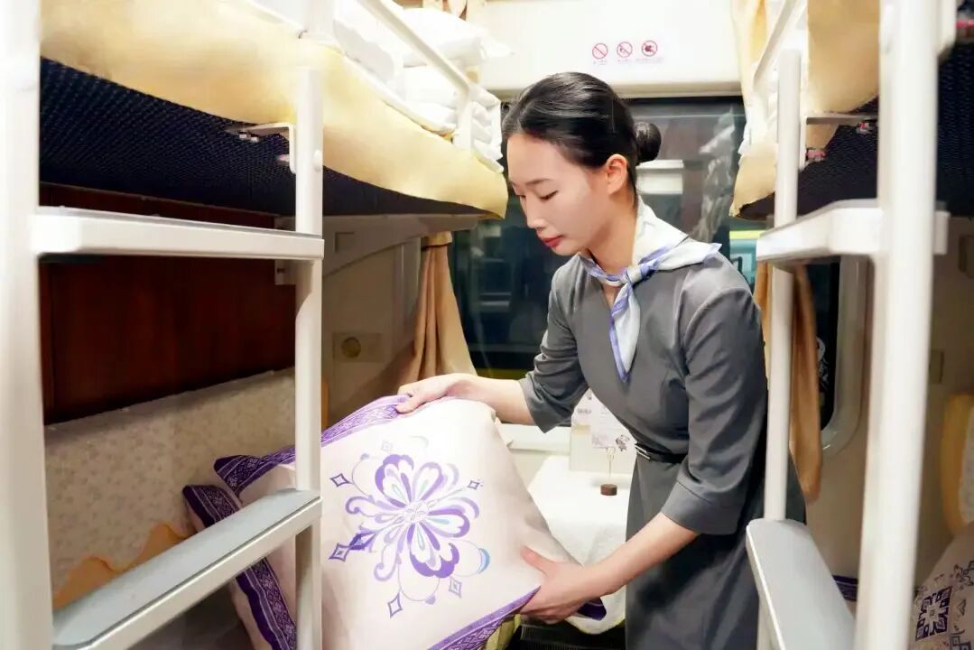 有KTV包厢的火车明日出发!12306就能订票!