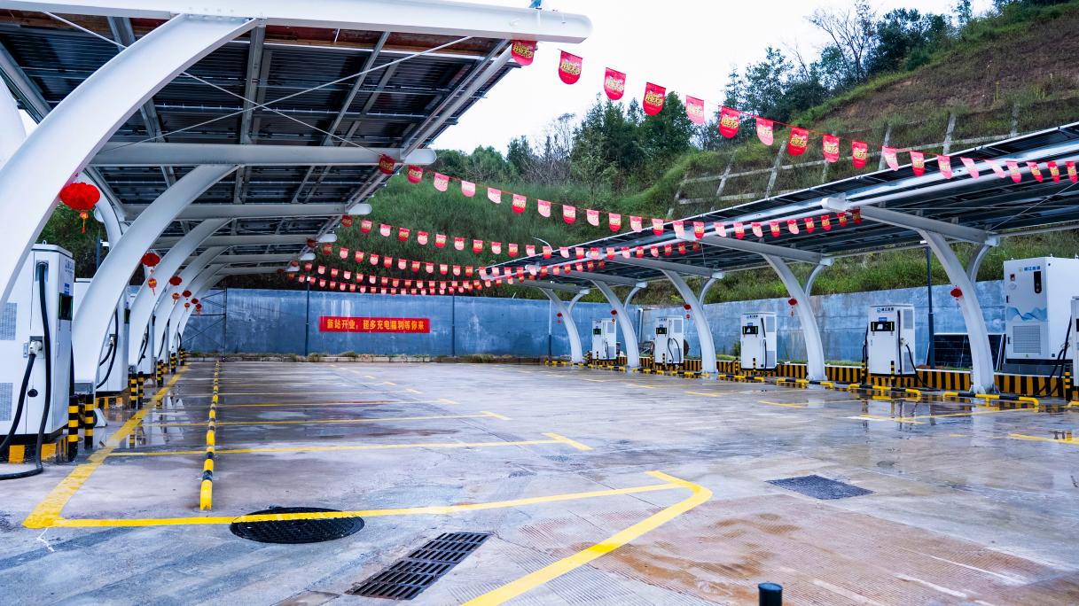 补能再添新阵地！梅溪湖金菊路、中塘光储充电站开业运营